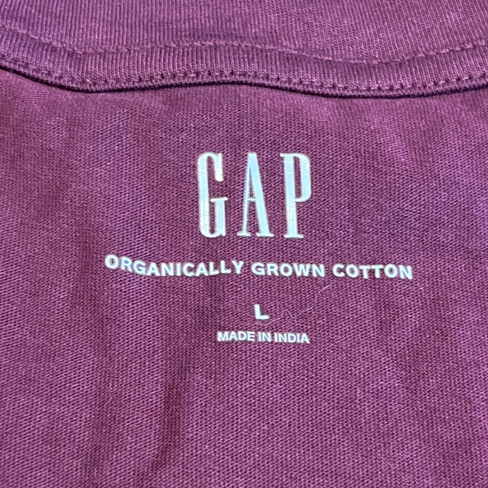 Gap Womens Organically Grown Cotton Logo T-Shirt Burgundy Plum Large NWT w/Stain - Picture 4 of 9